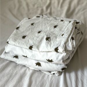 🦖Pottery Barn Kids Twin Sheet Set - White with Olive Green Dinosaur